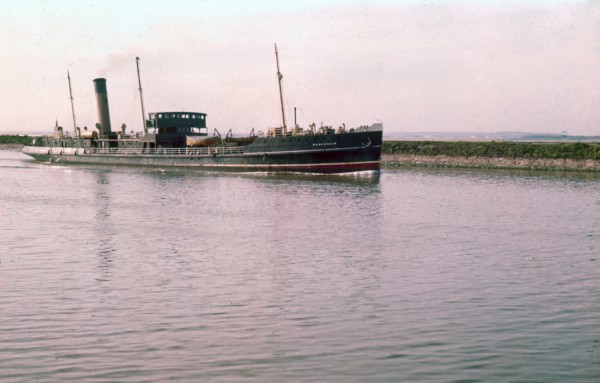 image ad-1-1-12 'mancunium'[manchester corporation effluent tanker] passing ellesmere port