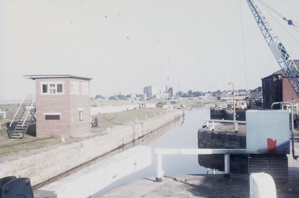 BW197-2-28-40 image BW197-2-28-40