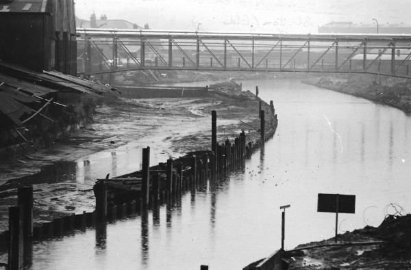 image B.C.N. Old Main Line 473ft Wolverhampton Level. Re-alignment of section of canal between Anchor Bridge & Stone Street Bridge to accept piers of elevated motorway (M5). Photo CP Weaver
