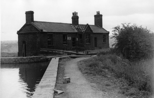 image B.C.N. Derelict Lock House & Toll House, Churchbridge Top Lock & Wharf, 1956