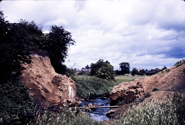 BW197-2-18-19-1 image BW197-2-18-19-1