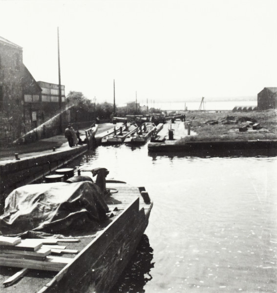 BW192-3-1-2-2-21 image BW192-3-1-2-2-21