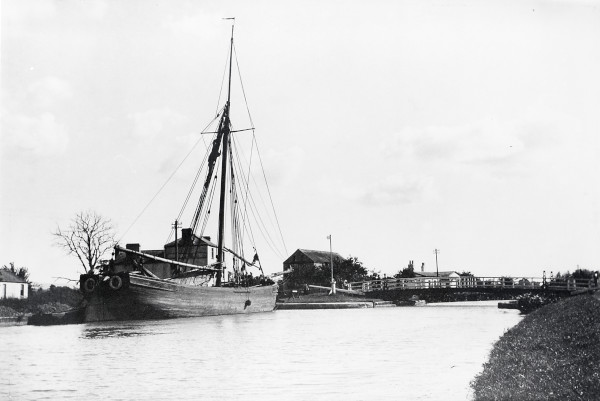 R0561 image R0561
