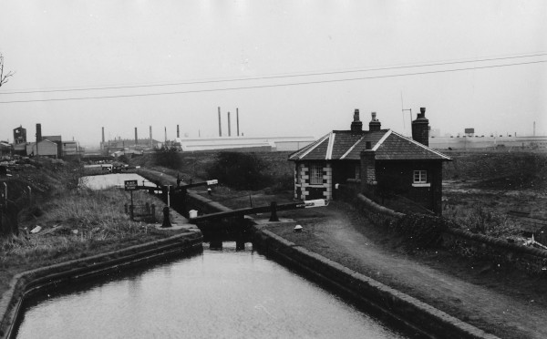 image Looking down Bentley Canal from Wednesfield Stop - taken from Jn Bridage, Jn with Wyrley & Essington Canal @ Wednesfield, B.C.N. 1965