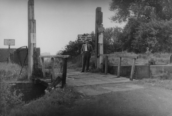 image Sneyd Locks Branch B.C.N. Sneyd Top Lock & drawbridge. Photo 1954