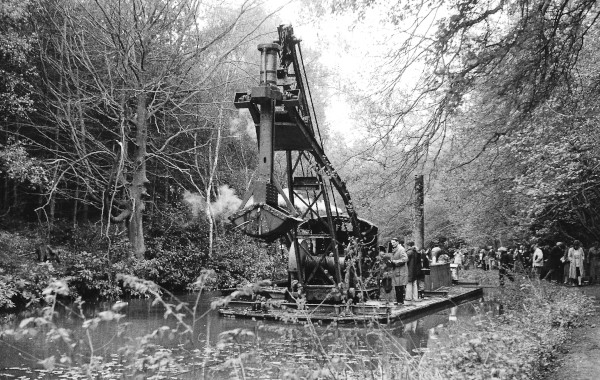 image Basingstoke Canal: Dredgting at Dogmersfield, W.S.E.G. outing 1981