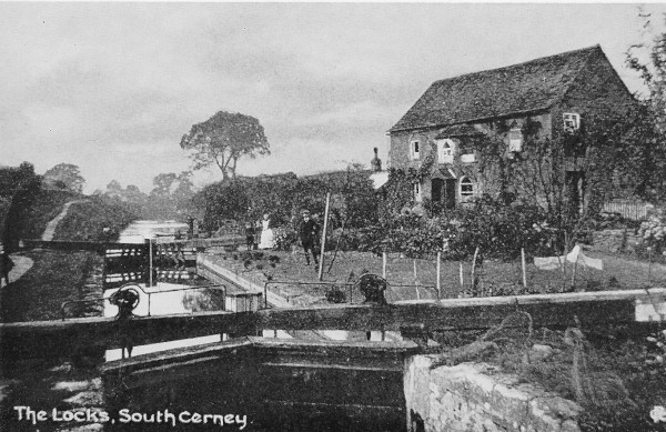 image Mr. Tuck, the lock-keeper, with his wife and family at South Cerney Upper lock and lock-house about 1920-12.