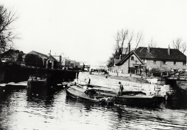 BW192-3-2-2-28-53 image BW192-3-2-2-28-53