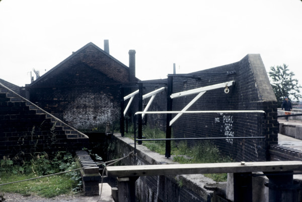 BW197-2-21-37-4 image BW197-2-21-37-4