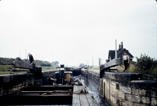 BW197-2-4-9-4 image BW197-2-4-9-4