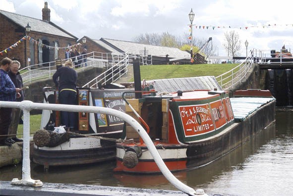 image two boats small