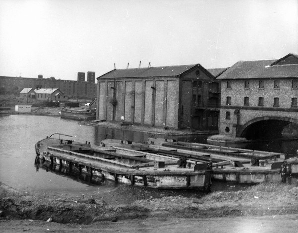 ferro concrete barges 22 & 24 in ellesmere port lower basin c1950's image ferro concrete barges 22 & 24 in ellesmere port lower basin c1950's