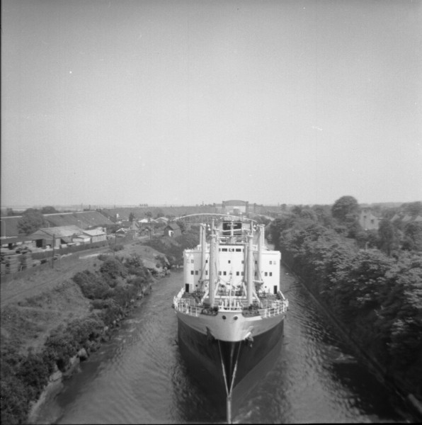 image 116 - 'pacific stronghold' about to pass beneath latchford cantilever bridge