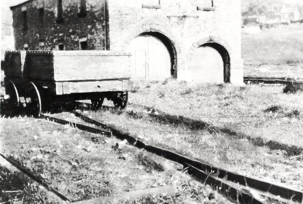 R1587 image R1587