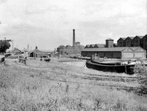 c03033 ellesmere port basin from dock street 1950's image c03033 ellesmere port basin from dock street 1950's