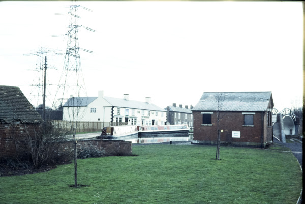 BW197-2-33-28-19 image BW197-2-33-28-19